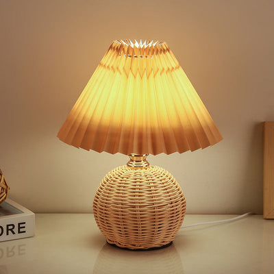 Lampe de table conique en rotin nordique et tissu plissé LED 1 lumière