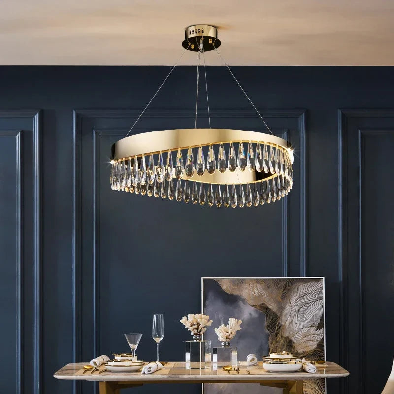 Lustre en cristal raffiné.