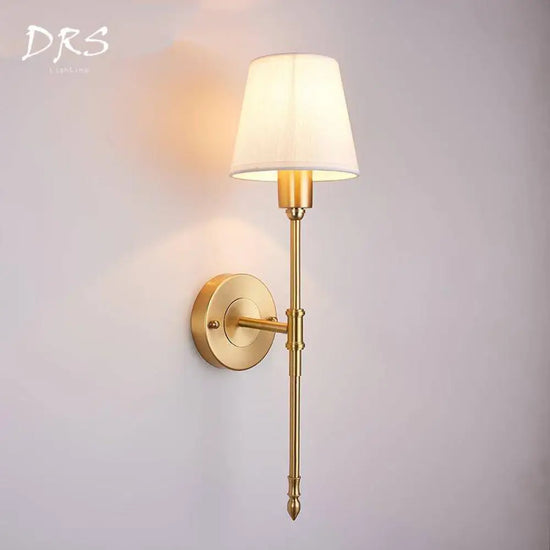 Applique Murale Dorée Design Contemporain Élégant. Chambre