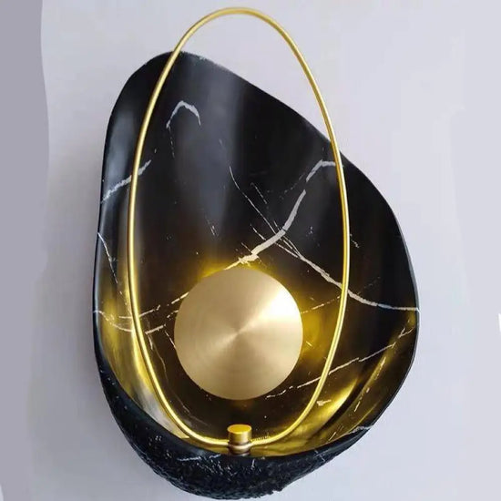 Applique Murale Élégante Illumination Dorée Minimaliste. Chambre