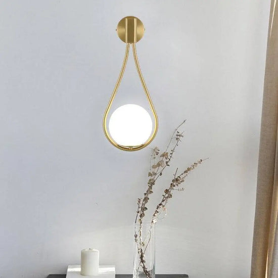 Voici La Transformation Du Titre: Applique Murale Design Led Dorée Élégante Chambre