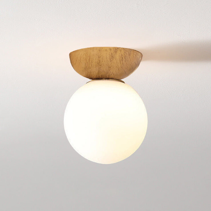Plafonnier globe en verre et bois nordique à une lumière
