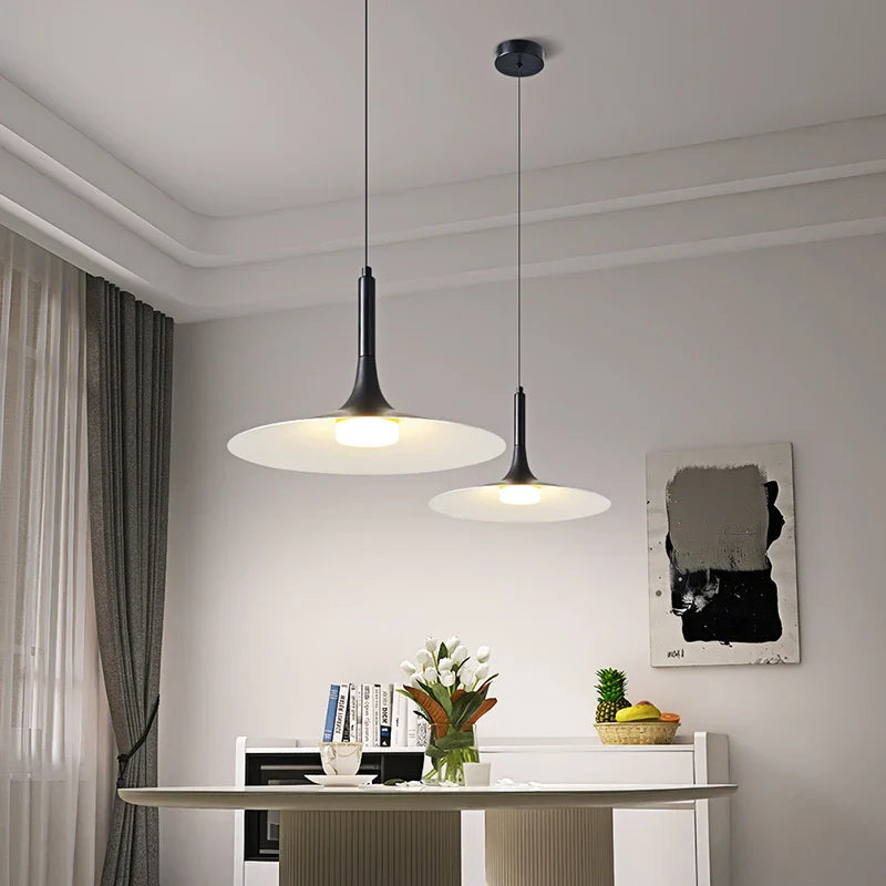 Lustre design moderne et lumineux.