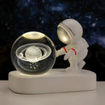 Lampe de chevet Astronaute Boule de Cristal