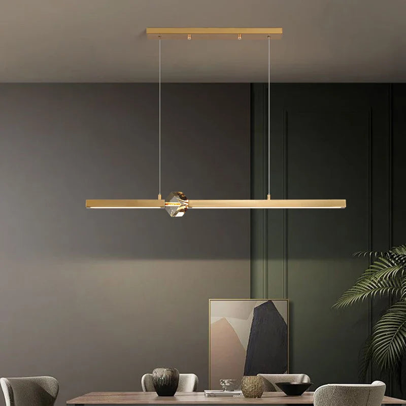 Lustre doré suspendu minimaliste élégant