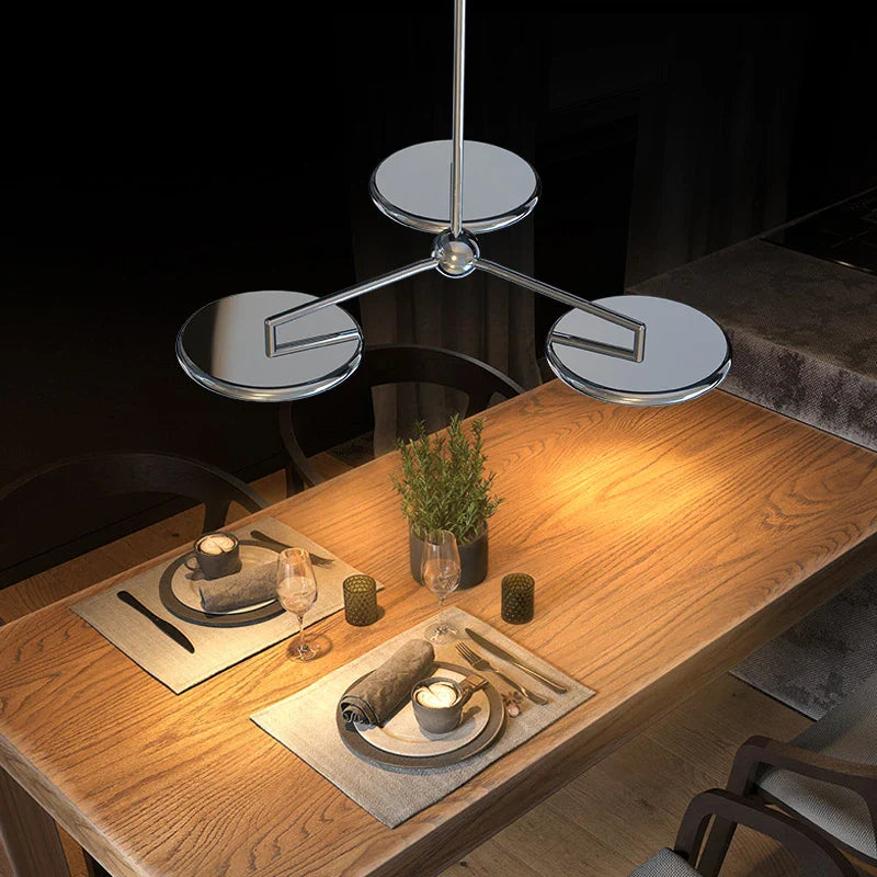 Lustre suspendu design moderne lumineux.