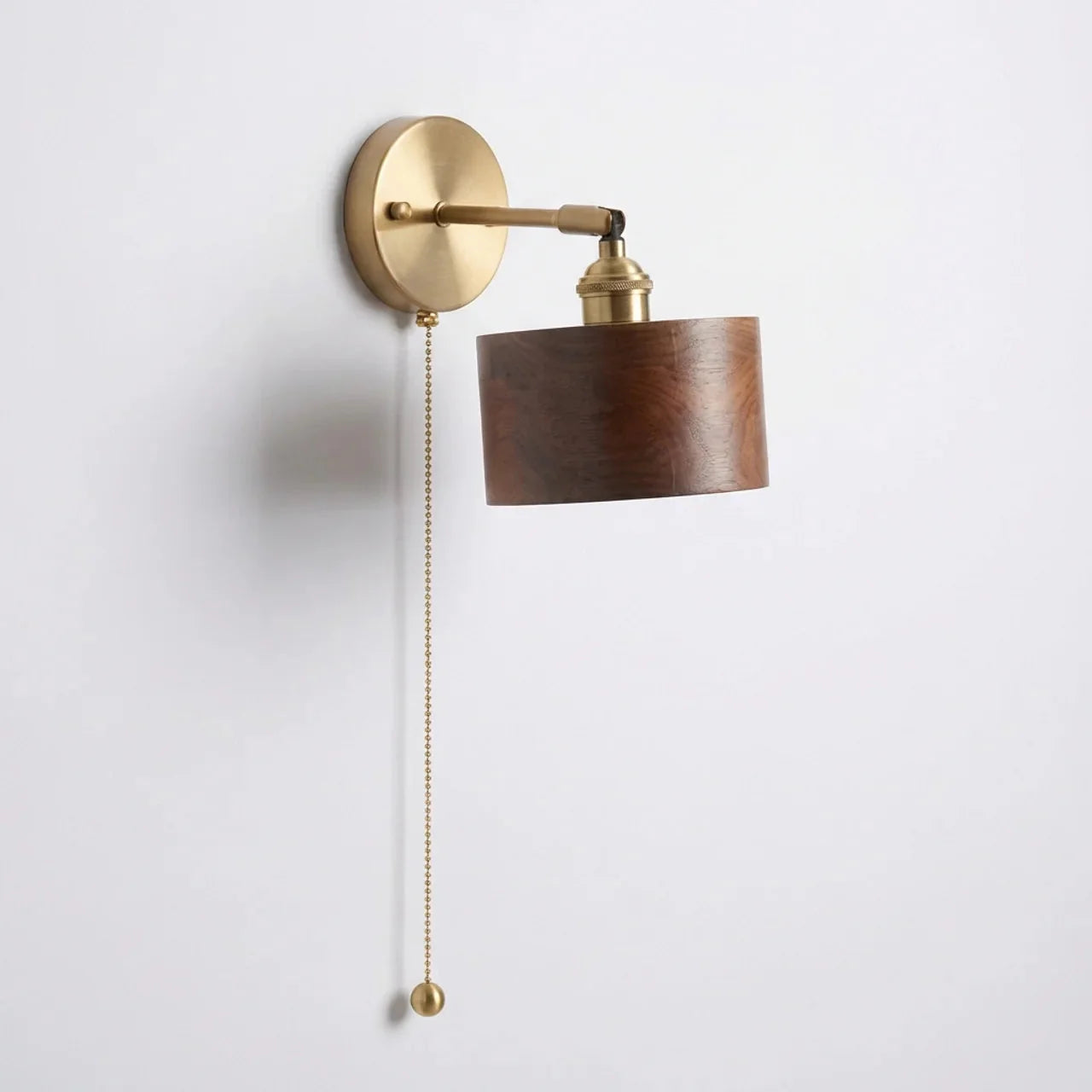 Applique murale scandinave en bois et laiton à une lumière