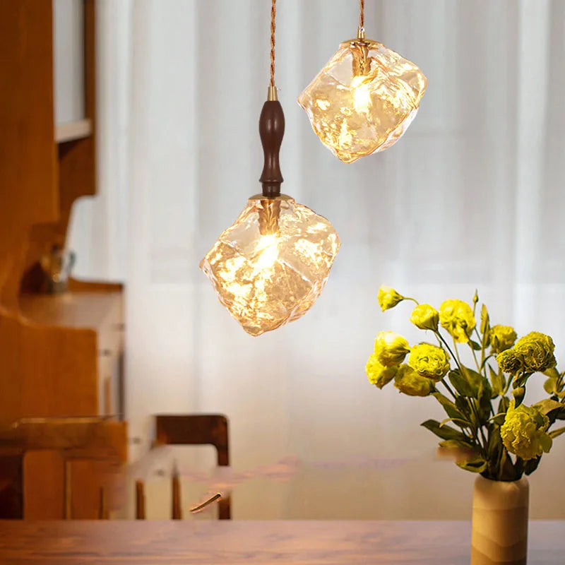 Lustre en verre, design glacé, tendance.