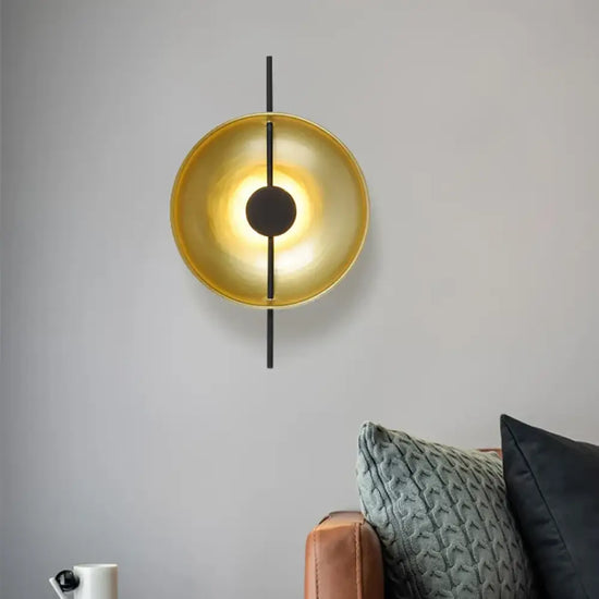 Applique Murale Dorée Minimaliste Luminosité Chaleureuse. Chambre