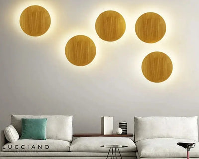 Wandlamp van hout voor trap