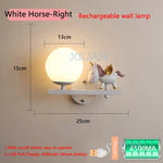 Applique Murale Rechargeable Élégante Et Ludique. Cheval Blanc À Droite / Lumière Chaude Chambre