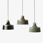 Design Industriel Coloré Avec Cercle Doré Luminaire