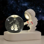 Lampe de chevet Astronaute Boule de Cristal