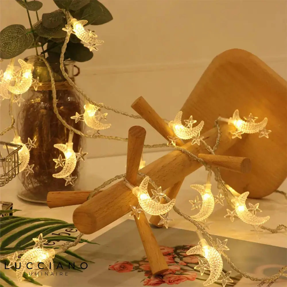 Veilleuse petites lunes en guirlande lumineuse à LED