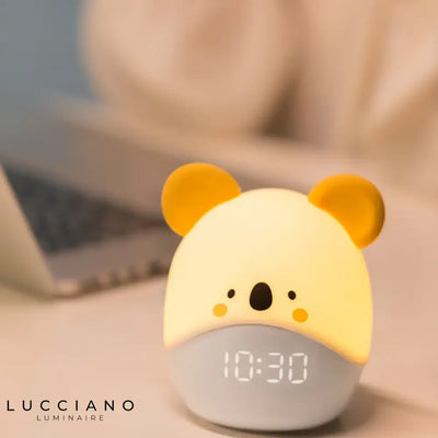 Luz nocturna despertador digital con diseño de pequeño koala